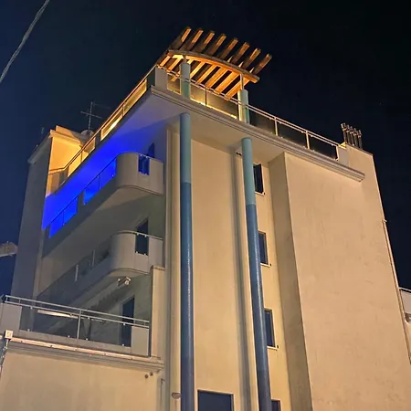 Attico Onda Blu Vista Mare - Acqua - A 150mt Dalla * לידו די ג'סולו
