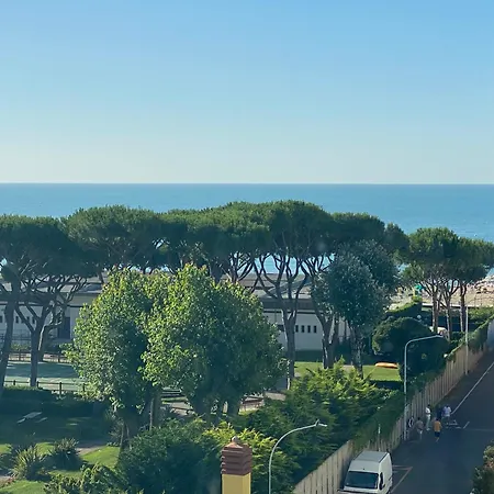 Attico Onda Blu Vista Mare - Acqua - A 150mt Dalla Lido di Jesolo
