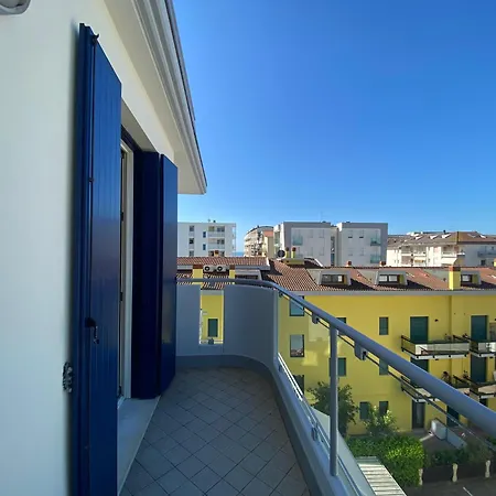 Attico Onda Blu Vista Mare - Acqua - A 150mt Dalla Lido di Jesolo